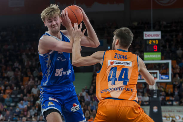 与背后的艰 与背后的艰